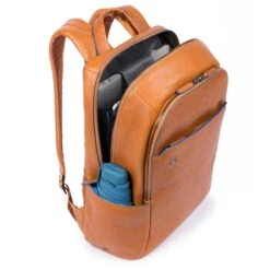 Piquadro Blue Square Small Size Computer Backpack With IPad 10.5" Dark Brown 7 Piquadro Blue Square Small Size Computer Backpack With IPad 10.5" Dark Brown -Ospre Koffers Winkel image 10602