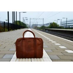 DSTRCT Main Street Workingbag 15.6'' Cognac 11 DSTRCT Main Street Workingbag 15.6'' Cognac -Ospre Koffers Winkel image 11772