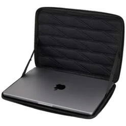 Thule Gauntlet Sleeve MacBook Pro 13'' - 14'' & MacBook Air Black -Ospre Koffers Winkel image 13431