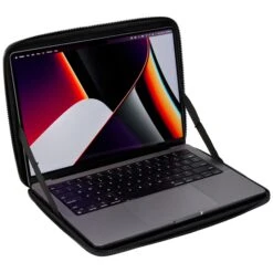 Thule Gauntlet Sleeve MacBook Pro 13'' - 14'' & MacBook Air Black -Ospre Koffers Winkel image 13432