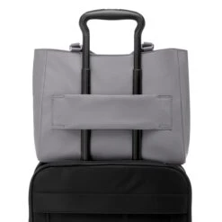 Tumi Voyageur Valetta Medium Tote Fog 13 Tumi Voyageur Valetta Medium Tote Fog -Ospre Koffers Winkel image 13989