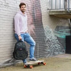 Enrico Benetti Santa Cruz 17.3" Laptop Rugtas Olijfgroen -Ospre Koffers Winkel image 23752