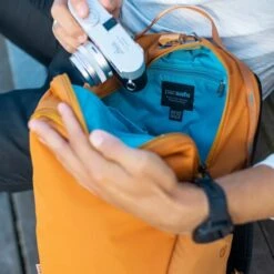 Pacsafe Eco 18L Backpack Econyl Canyon 14 Pacsafe Eco 18L Backpack Econyl Canyon -Ospre Koffers Winkel image 26056