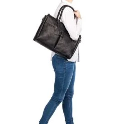 Burkely Antique Avery Laptopbag 15.6" Black -Ospre Koffers Winkel image 7280